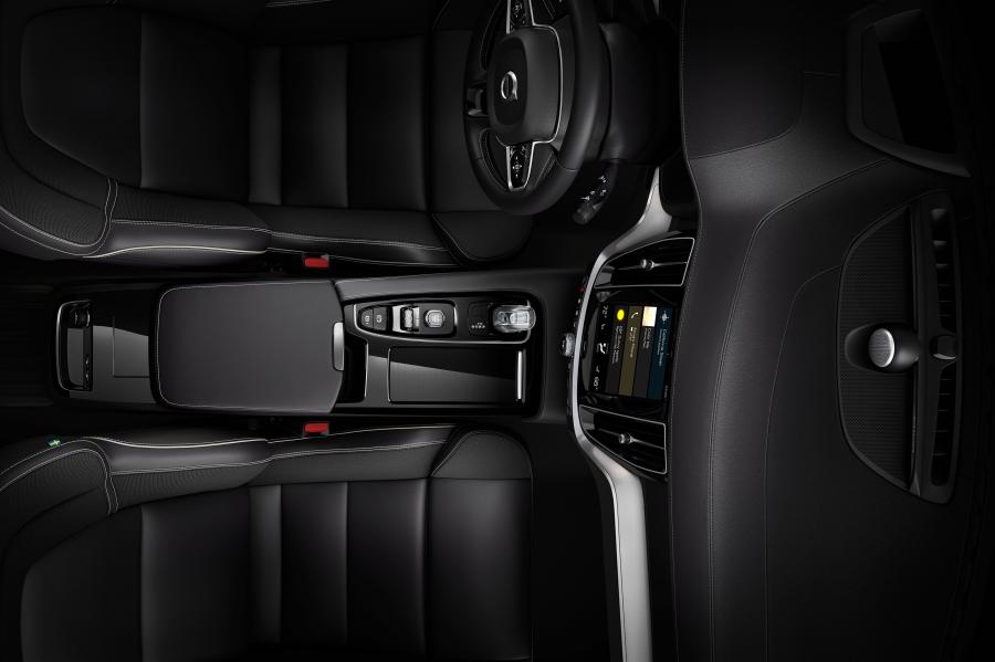 Интерьер Volvo S60 T8 Polestar Engineered 2018 года  (WW) (фото 14 из 51)